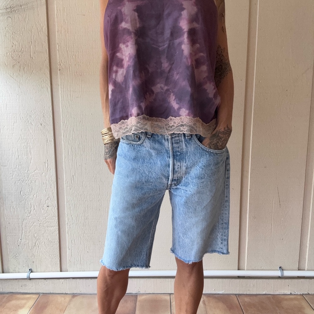 SOLD ON EBAY🌺Vintage Levi’s stone wash 501 denim long shorts  Tag 31